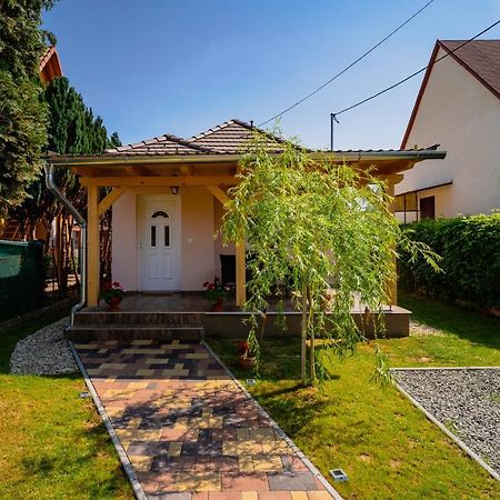 Pipacs Apartmanház Harkány Exteriér fotografie